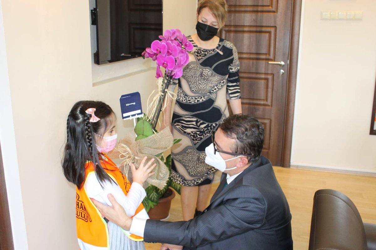 sinopilmem's tweet photo. Temel Eğitimde Demokrasi Kültürünün Güçlendirilmesi kapsamında Zübeyde Hanım Anaokulunun yürütmüş olduğu Mutlu Şehrin Mutlu Elçileri,Kalbim Ayancık'ta projesini okul öğretmen ve öğrencileri Müdürümüz Sn.Ercan Yıldız'a tanıtmak için ziyarette bulundular.@tcmeb @YLDZercan1957 https://t.co/fQ4T1iXGFk