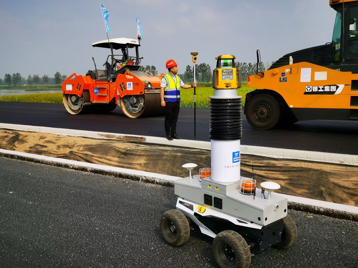 AgileX_Robotics's tweet image. China Construction Third Engineering Bureau uses AgileX Robotics #robotchassis SCOUT 2.0 to quickly develop the high-precision #engineeringrobot for #roadmeasurement, it can perfectly adapt to a high-temperature environment and steadily measurement.

#robotics #ros #AI