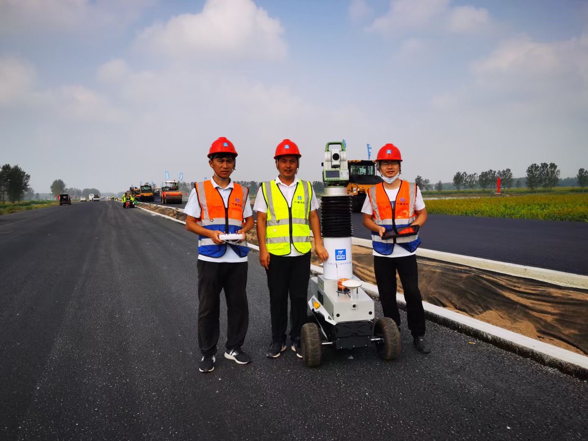 AgileX_Robotics's tweet image. China Construction Third Engineering Bureau uses AgileX Robotics #robotchassis SCOUT 2.0 to quickly develop the high-precision #engineeringrobot for #roadmeasurement, it can perfectly adapt to a high-temperature environment and steadily measurement.

#robotics #ros #AI