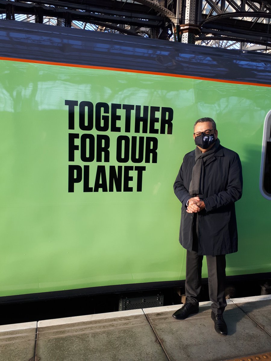 UITPpress's tweet photo. 📢 And we're off! 🌬 Exciting times as the HydroFLEX train has arrived in #Glasgow and the #publictransport team is here to explore behind the scenes and share ideas! 🗣@UITPnews @MedMezghani is on board with @uic 🛤#RailtoCOP #COP26 https://t.co/xvIZcKTrNK