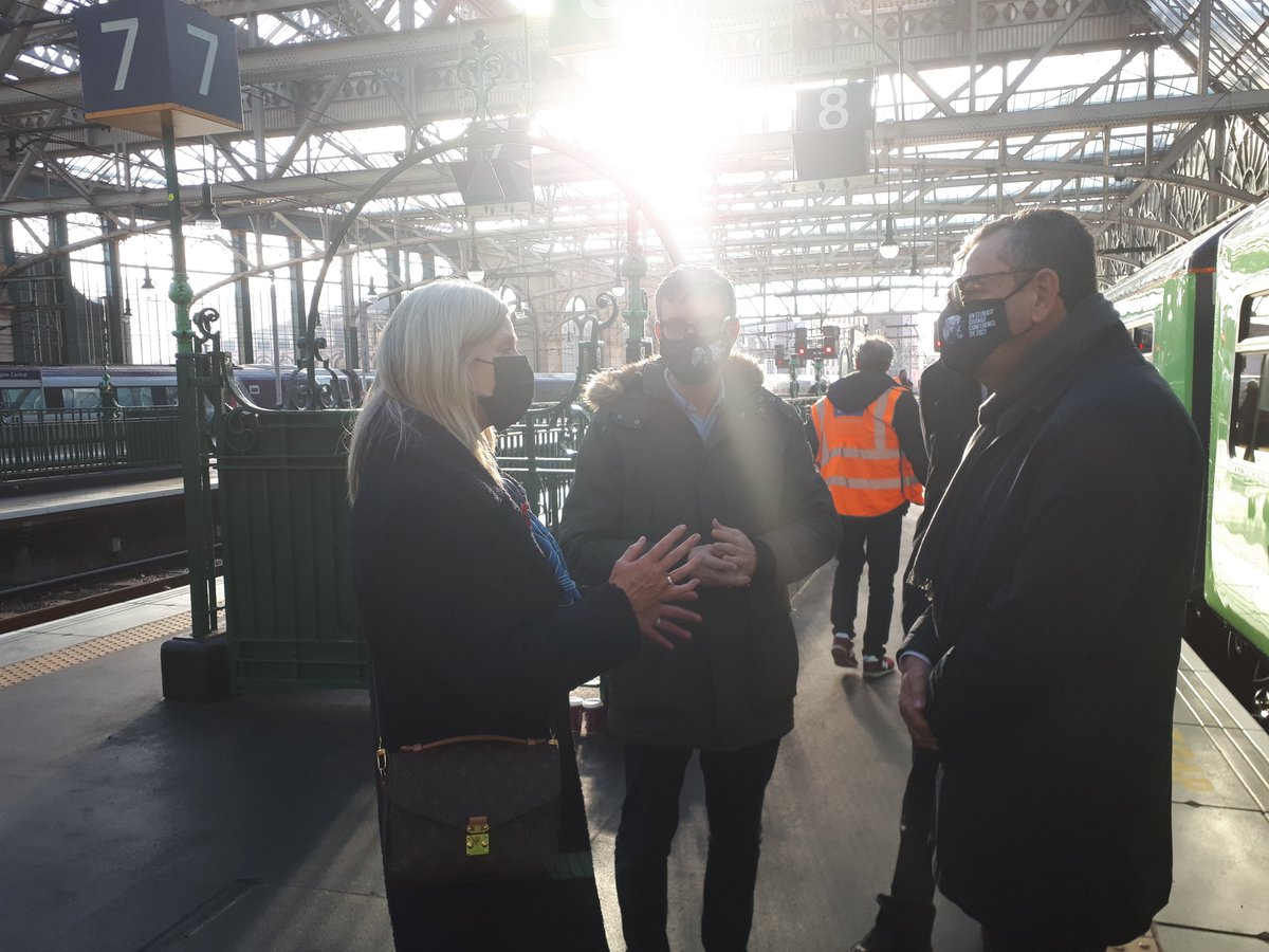 UITPpress's tweet photo. 📢 And we're off! 🌬 Exciting times as the HydroFLEX train has arrived in #Glasgow and the #publictransport team is here to explore behind the scenes and share ideas! 🗣@UITPnews @MedMezghani is on board with @uic 🛤#RailtoCOP #COP26 https://t.co/xvIZcKTrNK
