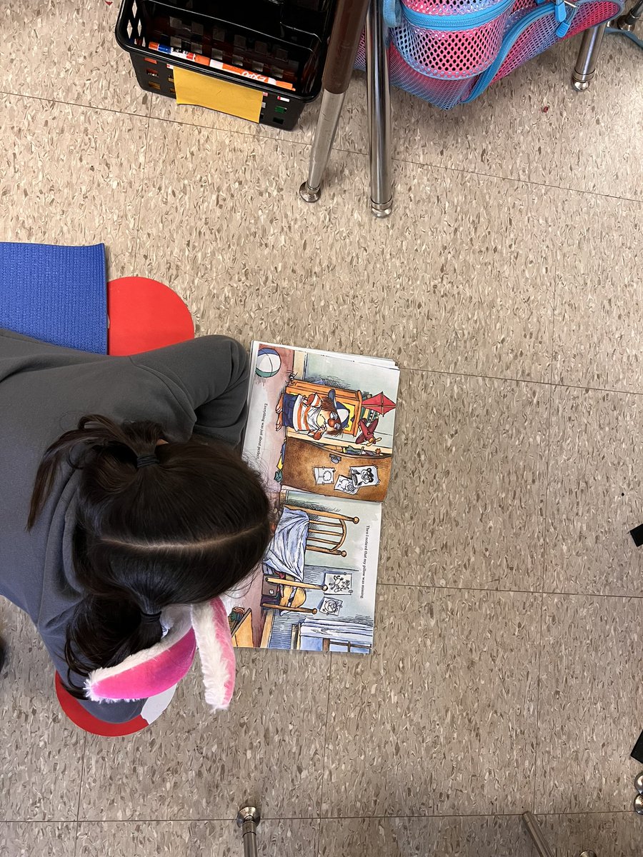 skcpayne's tweet photo. It‘s Children‘s Book Week! My Dunn Bears brought their reading buddies to school. @TCarinP @WikstromDulce @DunnES_AISD @Dunn_LMC https://t.co/uM5swtmkDW