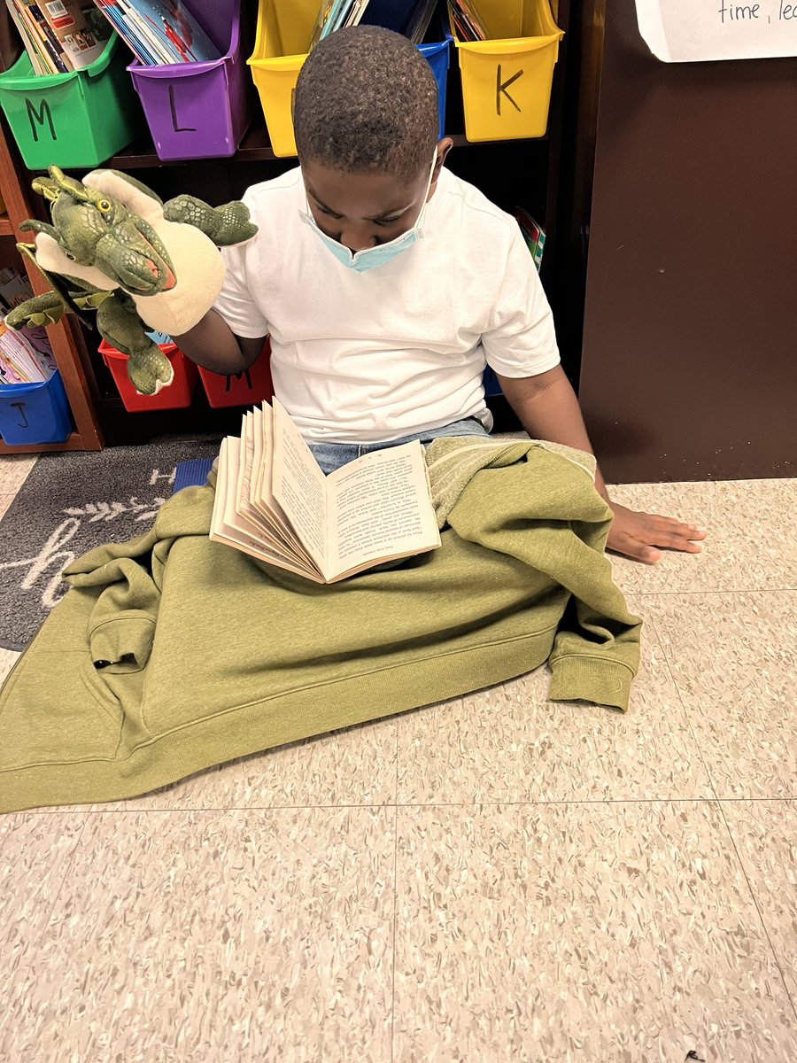 skcpayne's tweet photo. It‘s Children‘s Book Week! My Dunn Bears brought their reading buddies to school. @TCarinP @WikstromDulce @DunnES_AISD @Dunn_LMC https://t.co/uM5swtmkDW