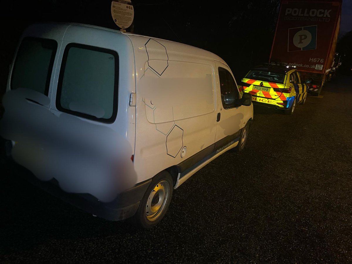 LancsRoadPolice's tweet photo. This vehicle failed to see #HO46 on the M6 N/B for around 5 miles travelling at 90+mph. Driver reported to court to explain their actions. #T1TacOps @LancsTacOps https://t.co/fmr2f7sPvw