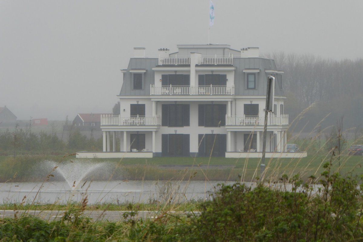 rienkkuiper's tweet photo. De boorden van het #VeerseMeer #Kamperland worden nu volgebouwd - het waterbedeffect van het #Kustpact https://t.co/l3VlIWeGhs