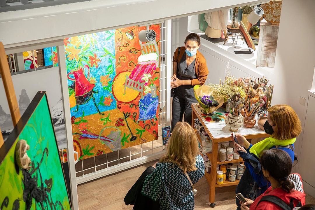 Espacio_Lobo's tweet photo. Nos encanta que visiten nuestro espacio y disfruten del universo de “Color” de la artista mexicana Marcela Lobo @mloboarte y otras maravillosas piezas únicas.

🔹 Sigue a @espacio_lobo para conocer nuestros próximos eventos 📩📍Visítanos en Calle Ayala, 62  📸 @artizense https://t.co/a8CVRl26Cn