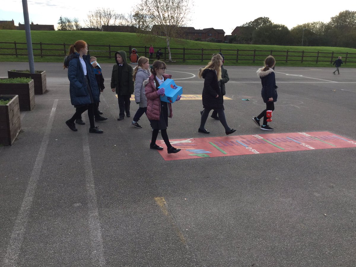 Gatescouncil's tweet photo. We have been busy selling poppies this week. Thank you to everyone who has bought them. #poppies #remembranceday #letsremember #thegatesschoolcouncil #sellingpoppies https://t.co/Y2p0NqauIf