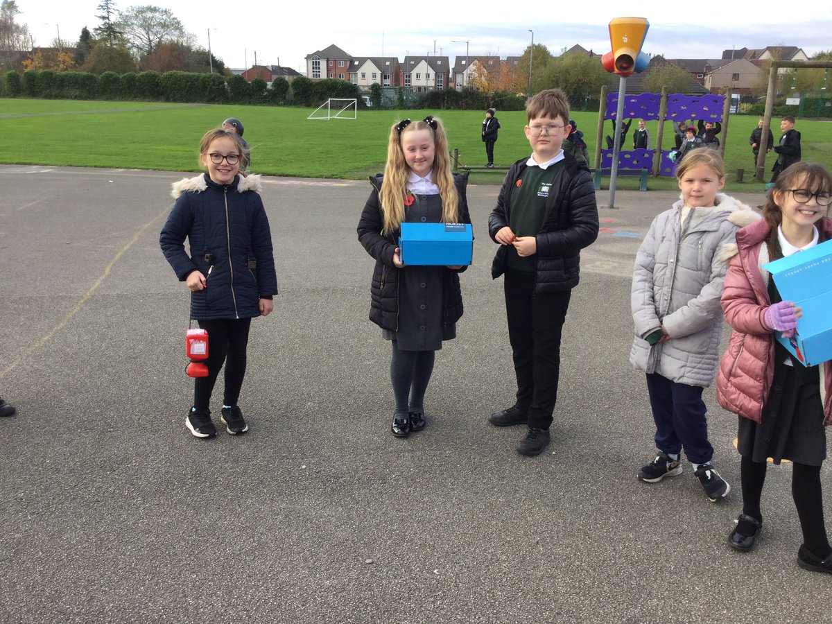 Gatescouncil's tweet photo. We have been busy selling poppies this week. Thank you to everyone who has bought them. #poppies #remembranceday #letsremember #thegatesschoolcouncil #sellingpoppies https://t.co/Y2p0NqauIf