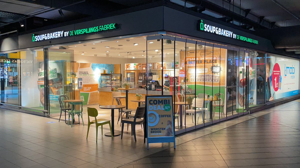 <a href="/Bobhutten/">Bob Hutten</a> #verspillingsfabriek: op #schiphol in ontvangsthal! Geweldig!Niet te missen. Reizigers: doen!