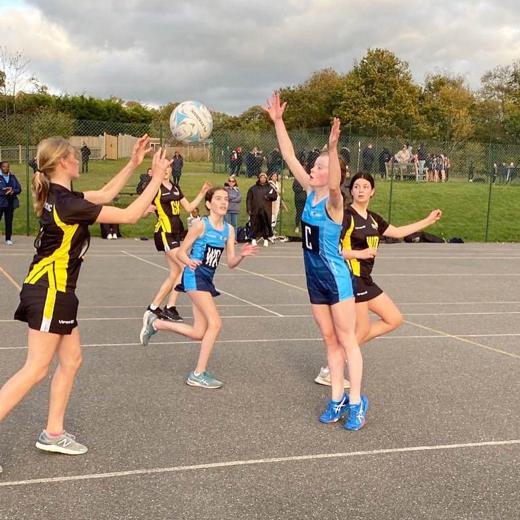 BeaconsNetball's tweet photo. On Sunday Junior 3 faced Eclipse in the Rising Stars League!
A slow start, we improved through each quarter but an impressive, consistent performance from Eclipse earned them a win. We have learnt a lot to take into our next match!
#beaconsnetball #learningandimproving https://t.co/VE0igVtXiG