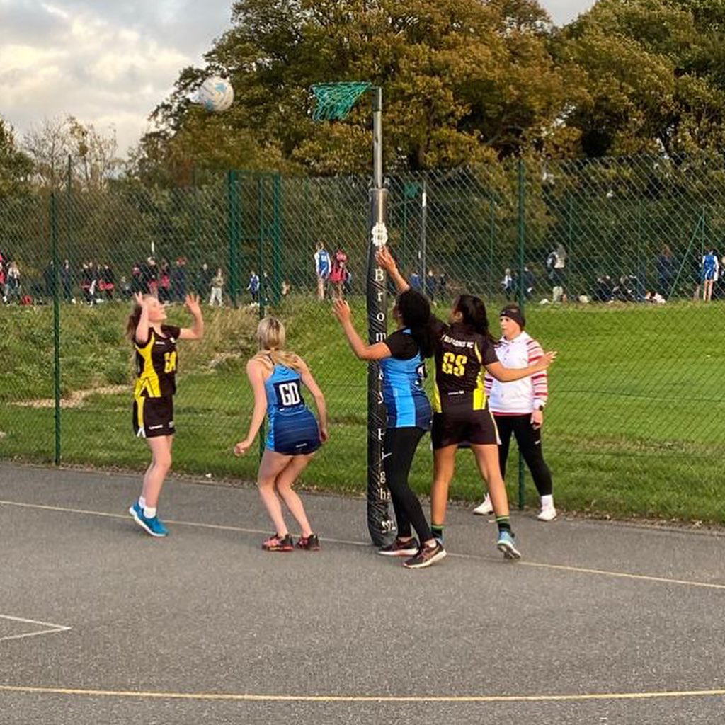 BeaconsNetball's tweet photo. On Sunday Junior 3 faced Eclipse in the Rising Stars League!
A slow start, we improved through each quarter but an impressive, consistent performance from Eclipse earned them a win. We have learnt a lot to take into our next match!
#beaconsnetball #learningandimproving https://t.co/VE0igVtXiG