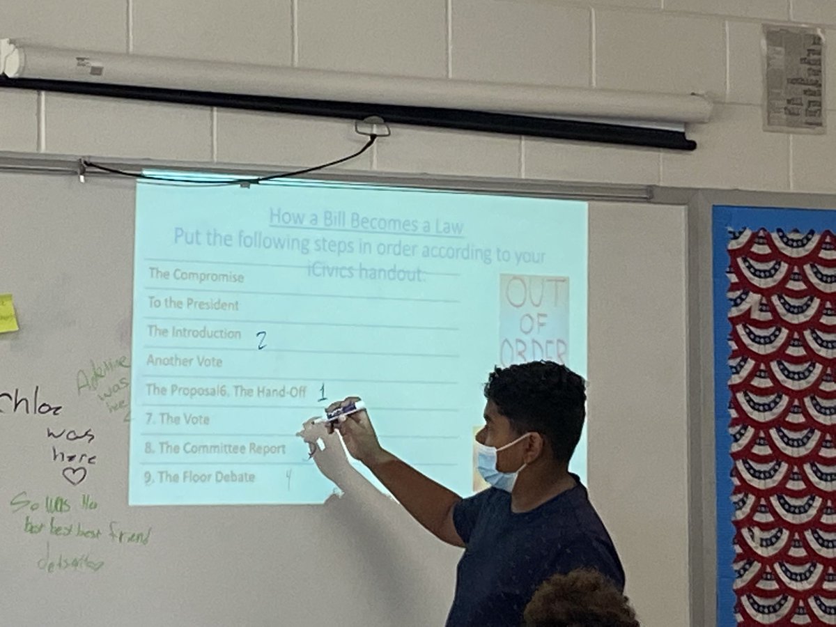 ckr0503's tweet photo. Students working together to figure out the steps of How a Bill Becomes a Law @GalaxyRockets  @alejandroeight @DaintyZeta @StembergerLaRu @TGoodinGalaxy @DanellTills https://t.co/XiBKdvCMLs