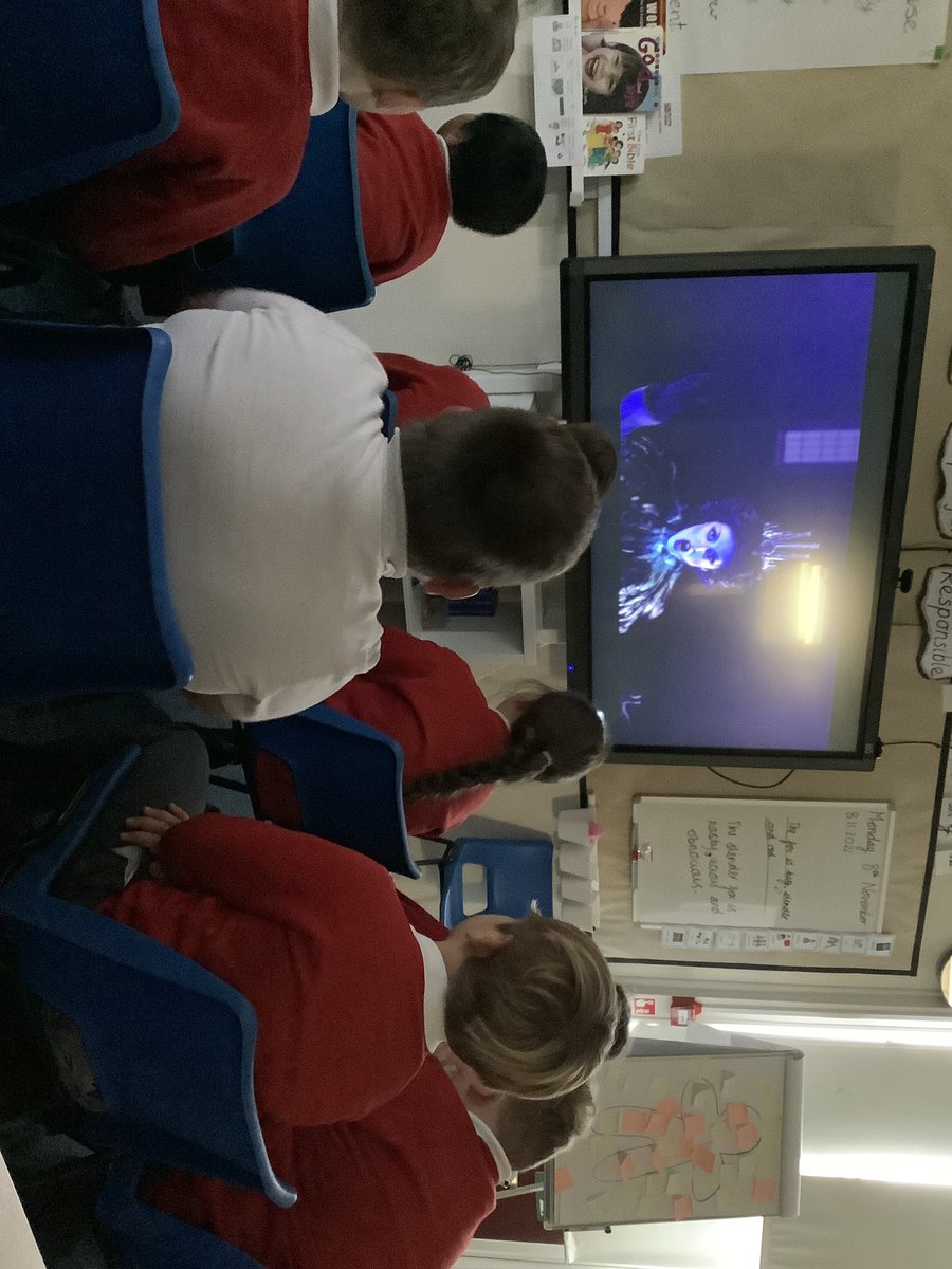 TheOaksCPChnut's tweet photo. Year 3 finished their day with Clonter by watching and joining in with an opera. It was great! We felt really special to have talked to one of the singers and the designer. We can’t wait to make our magpies this afternoon. @TheOaksCP #Clonter #opera https://t.co/RoEEdQiCiJ