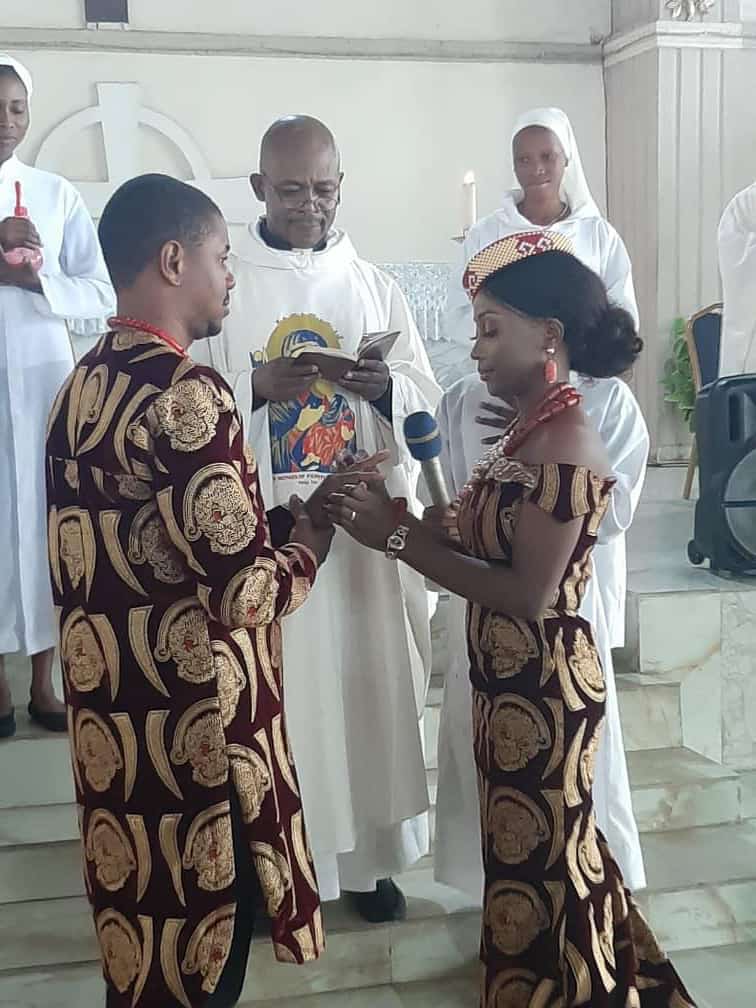 AdammaNnamele's tweet photo. I think this is beautiful. My husband and I had our Church wedding in August this year dressed in isi agu. We understood this to be a Church wedding not a white wedding, so, anyone could choose what they wish to wear. https://t.co/TLv0OTvhgO