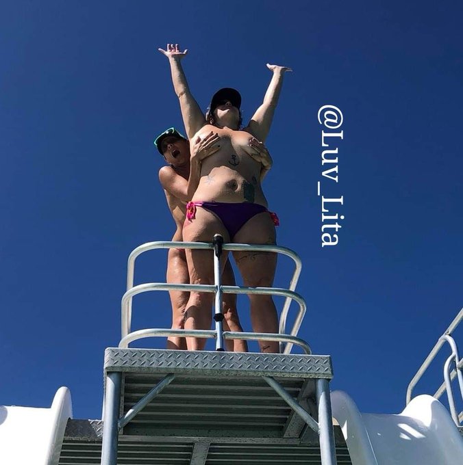 "Good friends are like stars. You don't always see them, but you know they're always there."  Vacation<a href="/tag/swingers"class="tags"><span>#swingers</span></a><a href="/tag/nakedvacation"class="tags"><span>#nakedvacation</span></a><a href="/tag/sinsation"class="tags"><span>#sinsation</span></a><a href="/tag/room77"class="tags"><span>#room77</span></a>