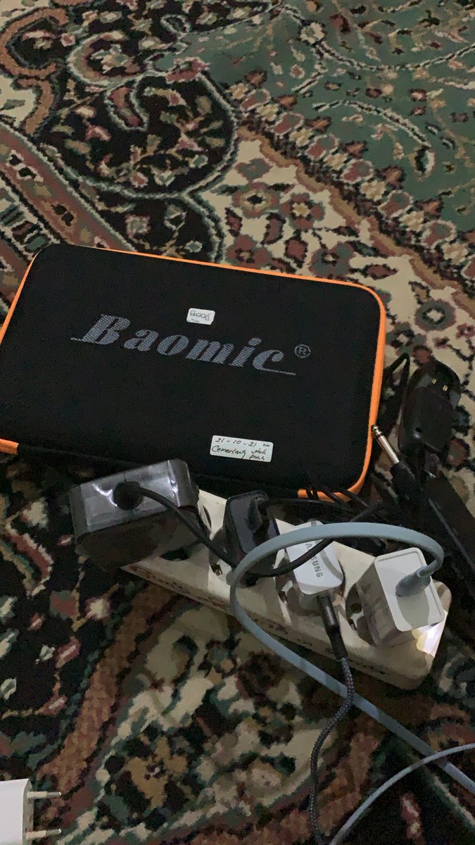 Henpon lowbat, nampaknya Tanpa colokan listrik bakal mati gaya total😬😬😅😅😅😅