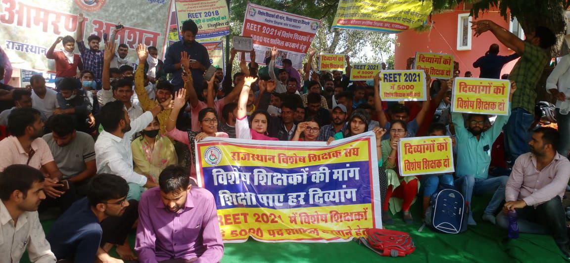 ilivesimply2000's tweet image. #RJ_विशेष_शिक्षक_भर्ती_करो
 @artizzzz @GovindDotasra @RajCMO @ashokgehlot51 @zeerajasthan_ @1stIndiaNews @Shaikshiksraj @VasudevDevnani @rajeduofficial @VasundharaBJP @DrSatishPoonia @ombirlakota @KalrajMishra @priyankagandhi @RajGovOfficial @SachinPilot @AvaniLekhara