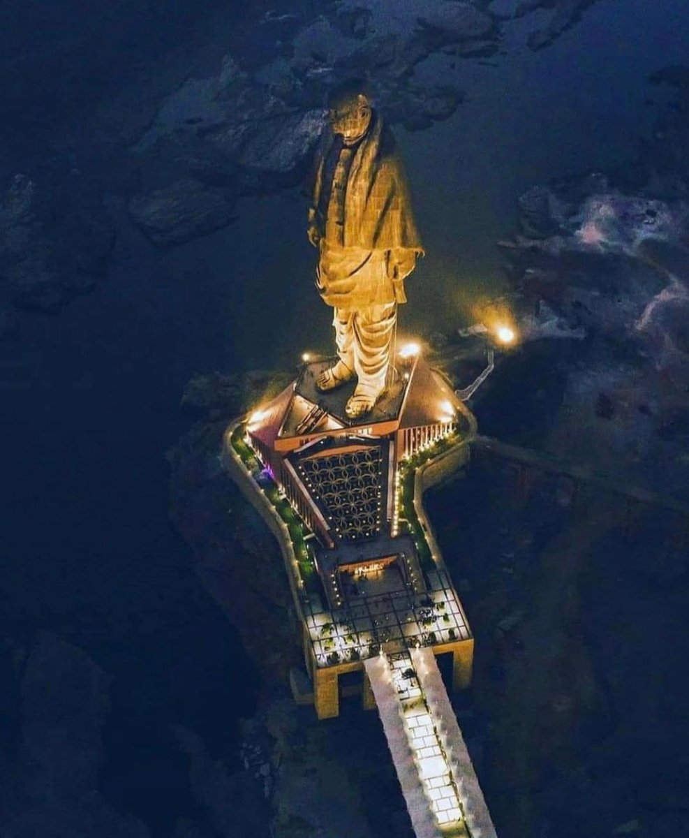 mansukhmandviya's tweet photo. Magnificent aerial view of Statue of Unity in Kevadia, standing tall as the pride of India! https://t.co/R2Jgsrq8Be