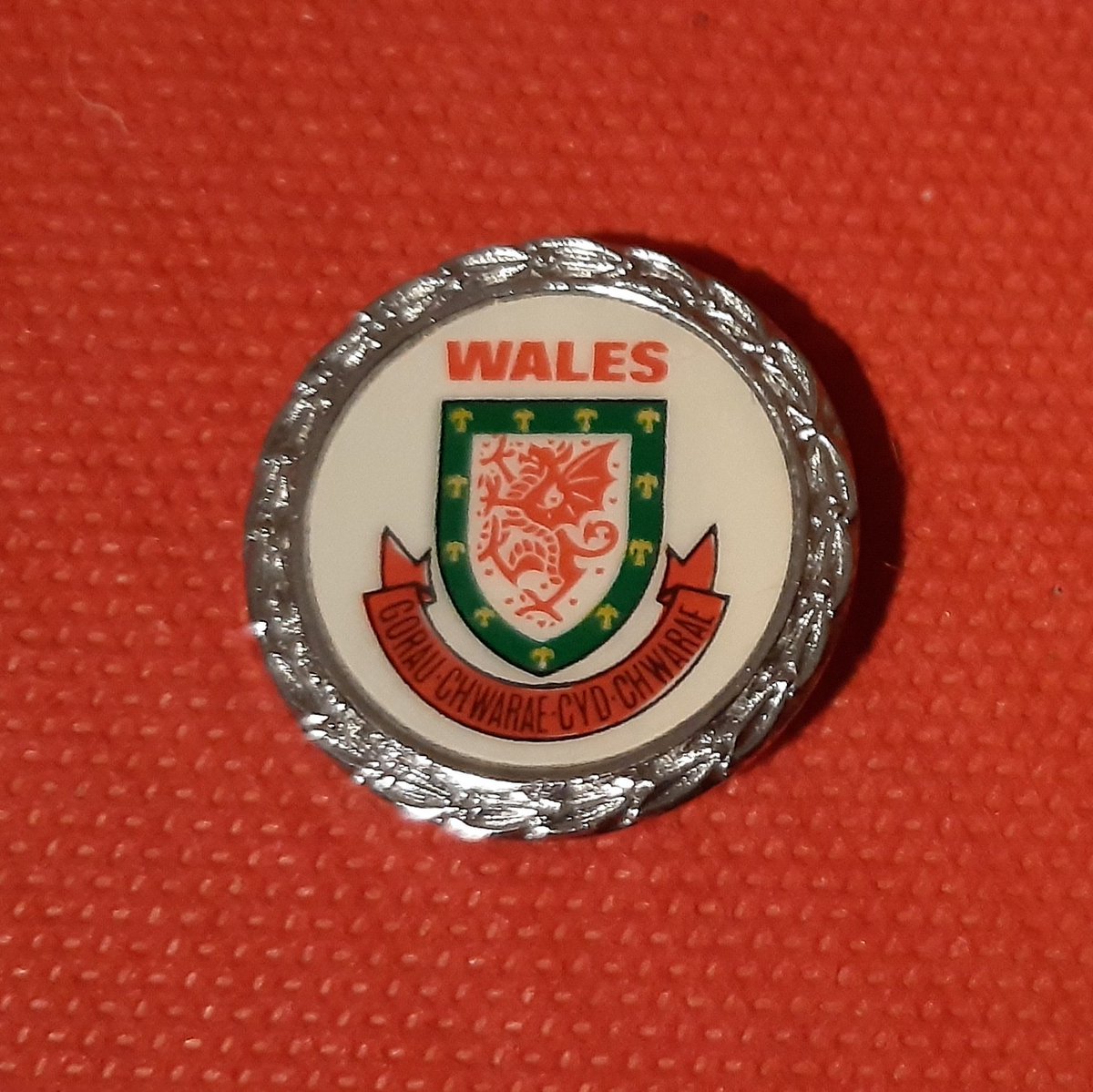 oldwelshpins's tweet photo. International break double header coming up. π΄σ §σ ’σ ·σ ¬σ ³σ Ώ
This a vintage 1970's Wales crest logo enamel football insert pin badge.
.
.
.
.
.
.
.
#theredwall #ywalgoch #walesaway #togetherstronger #footballpin #pinbadge #bathodyn #oldwelshpin https://t.co/Zuwe3NZgOk