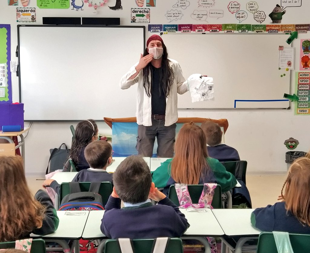 Ayer disfrutamos del espectáculo de <a href="/Chameleonteatro/">Chameleon Theatre!</a>. Maravilloso y divertidísimo como siempre. Lo pasamos genial y nos reímos a carcajadas. <a href="/HBSTORREJON/">Humanitas Torrejón</a>  #primeroep