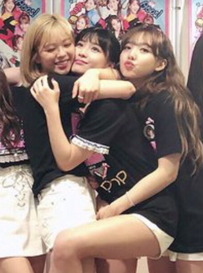 2yeonthinker's tweet photo. happy birthday momo <33

#Our_Pride_MOMO 
#OurBestfriendMomo 
#HappyMOMOday 
#생일축하해_모모링 
@JYPETWICE https://t.co/IvPLilayrX