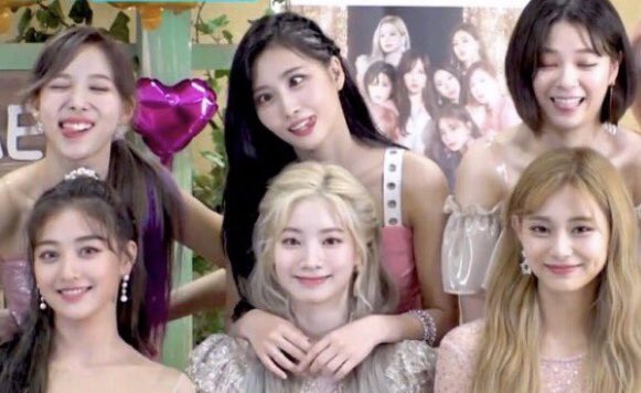 2yeonthinker's tweet photo. happy birthday momo <33

#Our_Pride_MOMO 
#OurBestfriendMomo 
#HappyMOMOday 
#생일축하해_모모링 
@JYPETWICE https://t.co/IvPLilayrX