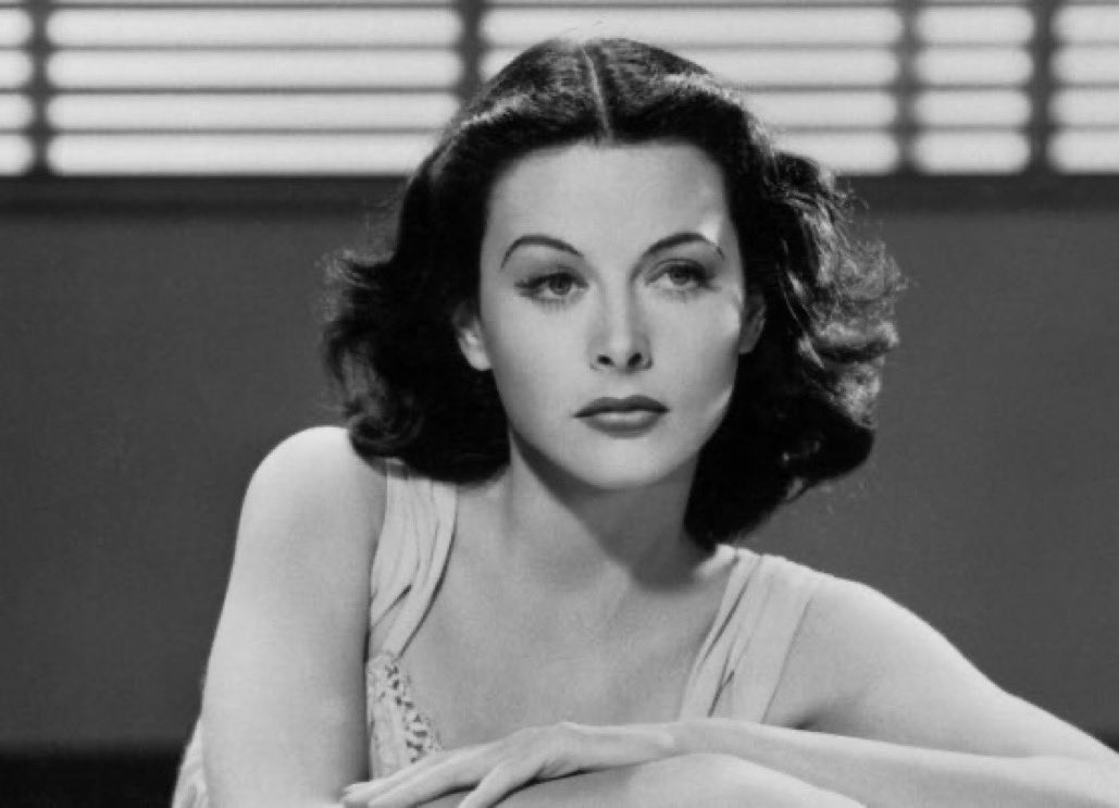 RSEF_ESP's tweet photo. Hoy 9 de noviembre se celebra el Día Internacional del Inventor en honor a la actriz e inventora Hedy Lamarr. Descúbrela aquí gracias a  ➡️ @bbvaOpenMind https://t.co/PoYt4NSp06 https://t.co/yJ27Cerj4z