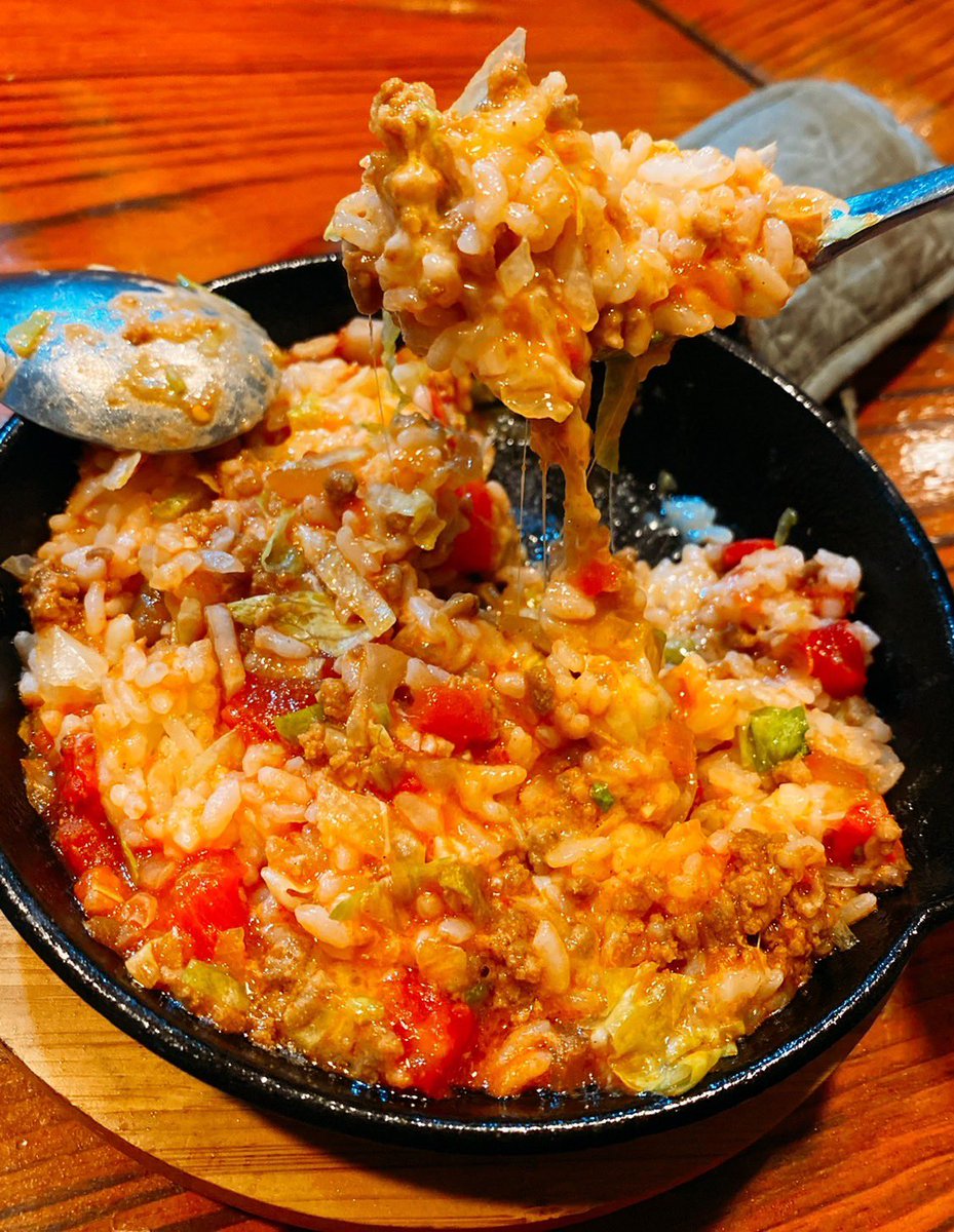 kumejima_ptime's tweet photo. 最近寒くなりましたね(*´ω`*)

今日はむるぶし（むる星⭐️）の鉄板タコライスを食べに行きました(๑>◡<๑)

これがまた美味い(*^▽^*)トロットロのチーズが冷えた身体を芯から温めてくれます‼️

久米島のオススメスポットに認定です（勝手に認定してゴメンなさい😂）

#沖縄
#久米島
#タコライス https://t.co/QxaOa4Os4f