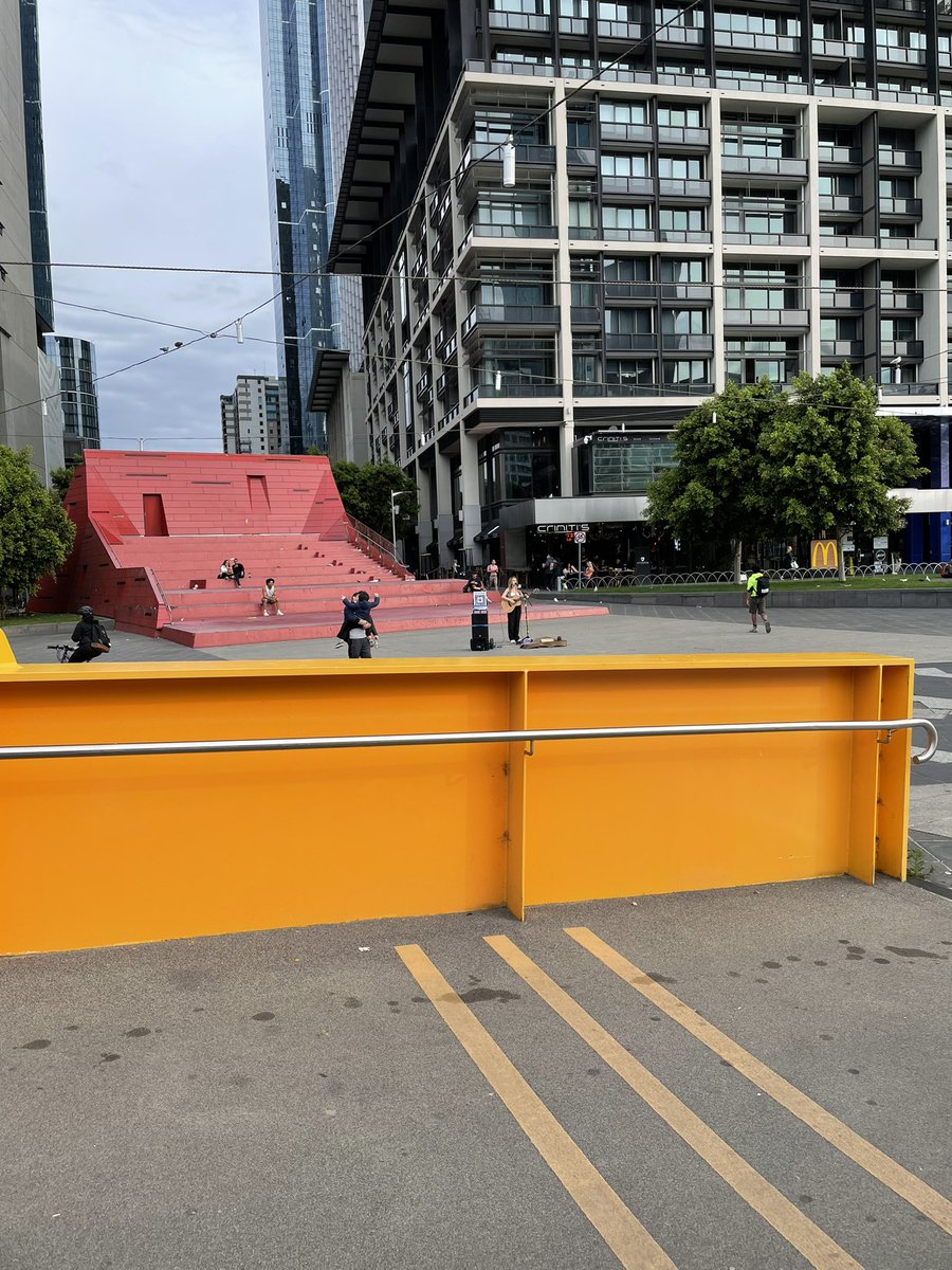 ___Rob_______'s tweet photo. @cityofmelbourne busker in Queensbridge Sq breaking the noise levels - photo and measurement taken from footbridge approx 15m away. Av 70dB max 87dB. After being asked to turn it down. Same busker played way beyond 10.35pm last night and beyond 11.30pm on Friday. Pls resolve https://t.co/YPWTJKRxAA