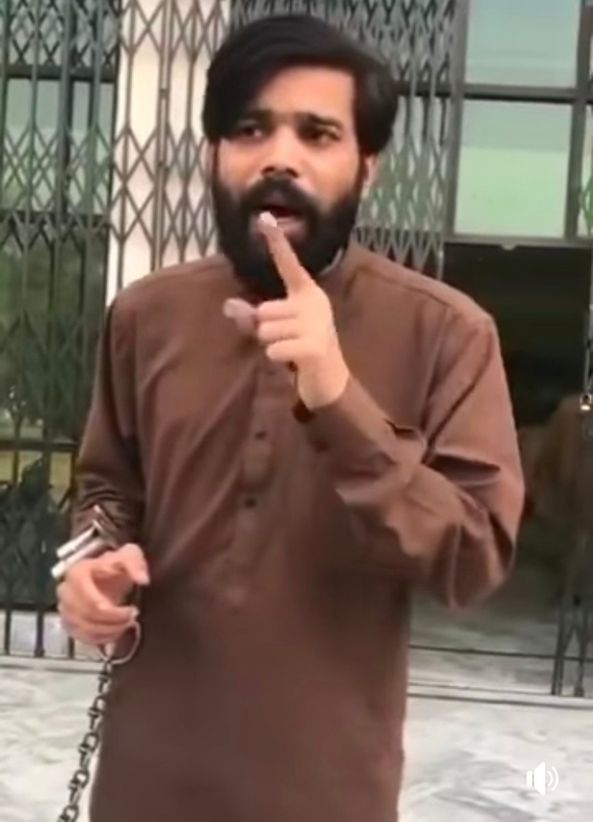 SOHAIB_PUPPLE's tweet photo. Bilal Kis Awaz Se:-
Khatra hai zar daron ko
Girti hui diwaron ko
Sadiyon ke bimaron ko
Khatra hai khun khwaron ko
Rang birangi karon ko
Khatra hai darbaron ko
Shahon ke ghamkhwaron ko
Nawabon, ghaddaron ko
#ppscshameonyou 
#justiceforbilal https://t.co/nbLfpBn5sU