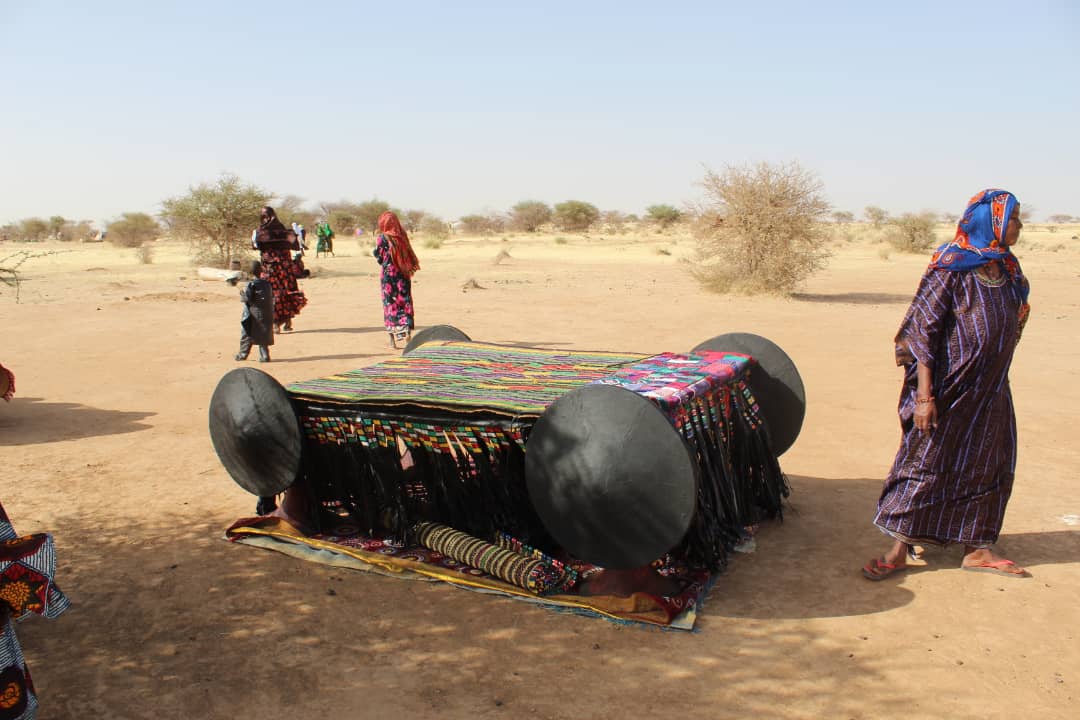 guerewolniger's tweet photo. Au delà de son aspect festif, le #Guerewol est aussi l'occasion pour les communautés nomades de préserver et promouvoir le riche patrimoine culturel du #Niger. 

📸; @AgenceIman

#Guerewol2021 #Foudouk #Culture #VisitNiger https://t.co/1De1Gx7mM1