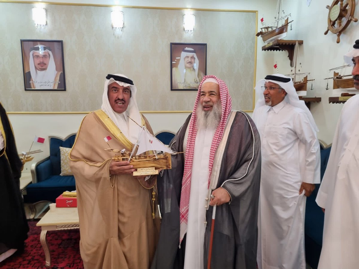 ibnkufash's tweet photo. في مجلس الوجيه الشيخ/جاسم بن أحمد السعيدي عضو مجلس الشورىٰ البحريني لأكثر من دوره وناشط إجتماعي وداعية معروف كان الإستقبال أكبر من الوصف وسعدنا بلقاء ثلة من الأخوة الكرام الذين أحاطونا بطيب ترحيبهم وكرم ضيافتهم وحرارة لقائهم التي أنستنا عناءالسفر شكرآ لكم ودام التواصل خليجنا واحد https://t.co/bggi7MFmTi