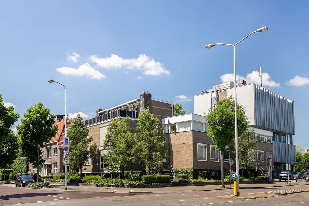 Gisteren hebben wij het contract ondertekend met het bestuur van deze Vereniging van Eigenaren. Hiermee groeien wij door met beheer van appartementencomplexen. Dit maal weer een VvE in Eindhoven Bestuur bedankt voor het vertrouwen en op naar een mooie samenwerking per 1 jan 2022