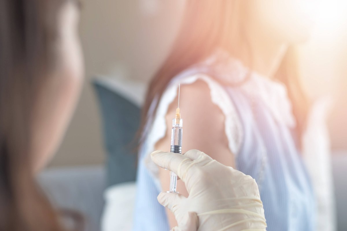 Gli inglesi sono andati a vedere cosa è successo dopo l'introduzione della vaccinazione #HPV; nelle ragazze vaccinate a 12-13 anni i tumori cervicali sono quasi spariti, idem le lesioni CIN3. 
Le piccole donne meritano questa opportunità 
#FUVMagazine fondazioneveronesi.it/magazine/artic…