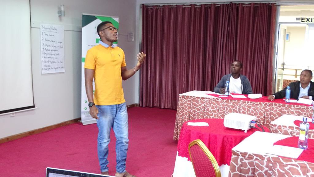 Davidziroh1's tweet photo. Its important to WORK for a space … the Space for the Boy child has been neglected in our community… as individual what are you doing to Earn back the boychild space??#GvrcNairobi #angazayouthinitiative #RedCrosske #CitizenBriefs #LeadershipDevelopment #Connect2retain https://t.co/9xMjK3UlWh