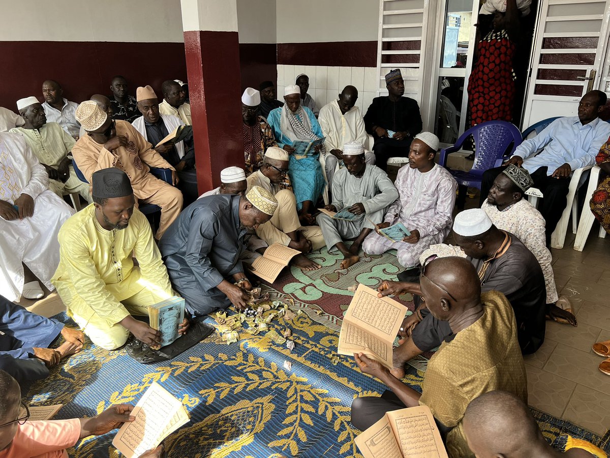 MalickKebe8's tweet photo. Cérémonie de lecture du Coran à la mémoire de mes défunts Parents.
Que leurs âmes reposent en paix au paradis. Amine https://t.co/kvT8JWaydB