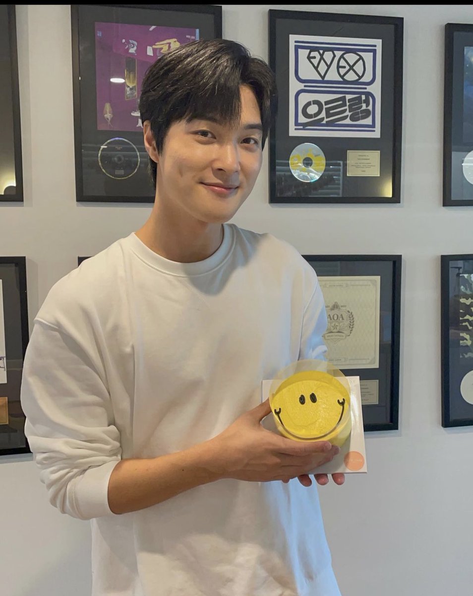 nive_usa's tweet photo. Happy 3yrs NIve! Nothing but all our love and support ~ NIve Global Union

#NIve #NGU #니브 #3YearsWithNIve https://t.co/pRbCUgNqpc