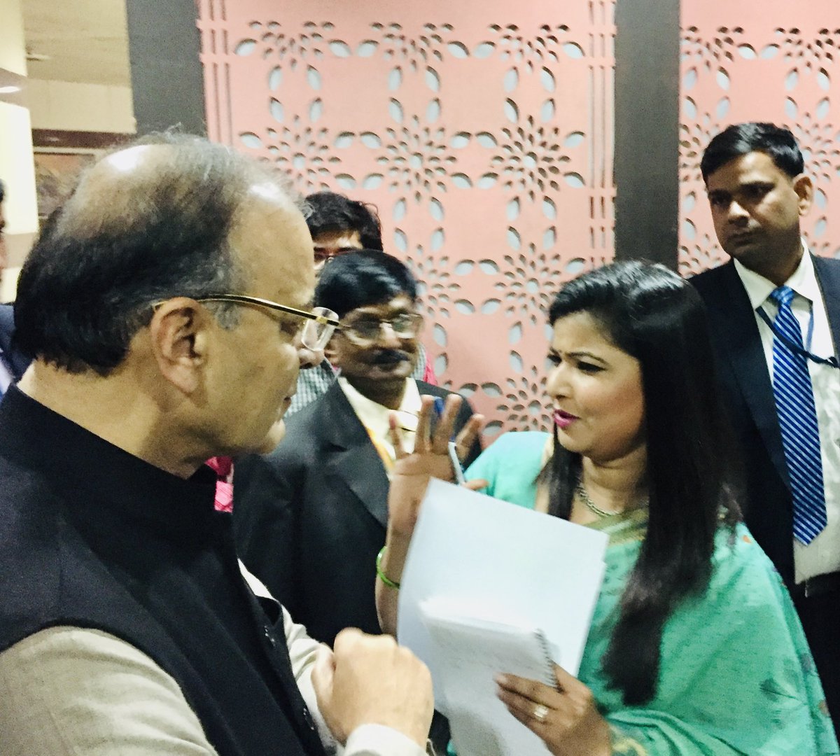 anjusinghdd's tweet photo. Shri @arunjaitley ji conferred the #PadmaVibhushan #award.He would always be remembered for his vision & contribution for the country. My interaction with him for @DDKisanChannel post #Buget2017 https://t.co/xiPJEuRuaT