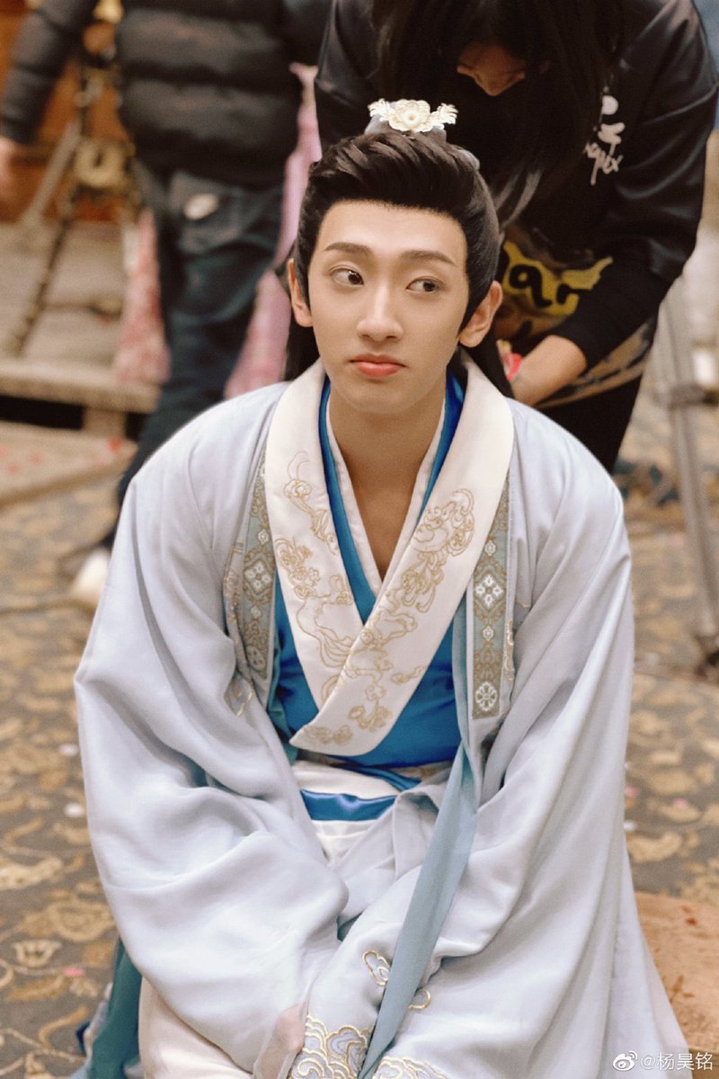 haomingtwt's tweet photo. 211109 | yang haoming weibo update

“have no idea how do the ancient people lived during winter 🥶”

#YangHaoMing #杨昊铭 https://t.co/K3MNH0AIzm