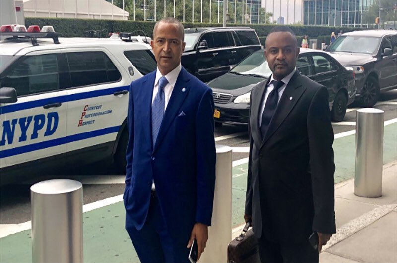 pap_mas's tweet photo. ✅Alors qu’il est censé être en consultation avec ses partenaires sur son avenir politique dans l’USN 

@moise_katumbi préfère aller consulter ses cousins et frères du côté de papa 
✅Accuser le Congo et son président auprès de ses frères occidentaux 
@damkup https://t.co/PbFAvPpQ2j