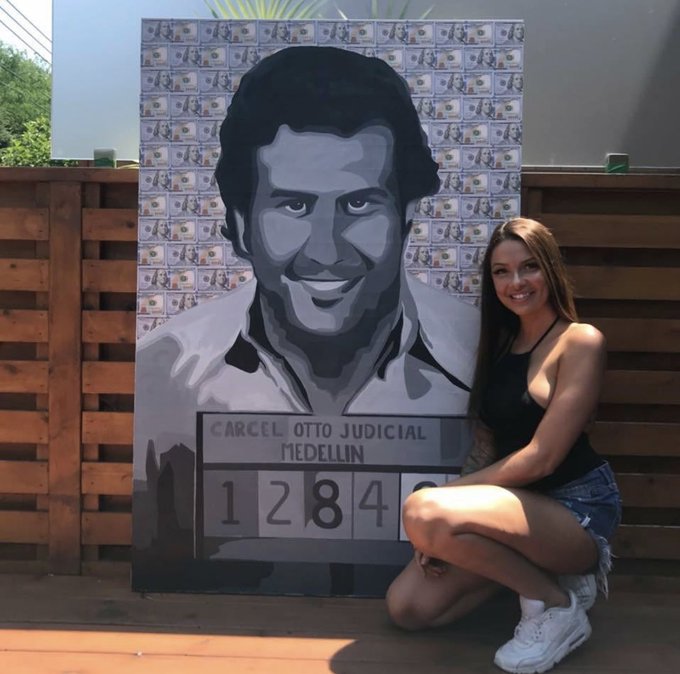 This painting was removed from instagram because of violence&hellip;&hellip; danm post here now thank you twitter to<a href="/tag/open"class="tags"><span>#open</span></a><a href="/tag/socialmedia"class="tags"><span>#socialmedia</span></a><a href="/tag/twitter"class="tags"><span>#twitter</span></a><a href="/tag/pabloescobar"class="tags"><span>#pabloescobar</span></a><a href="/tag/openmind"class="tags"><span>#openmind</span></a>