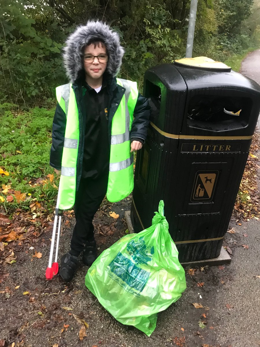 EmWoodhouse91's tweet photo. @GrosvenorParkPr Jack has collected 76 bags so far and raised over £1000 for the charity @UniqueKidzandCo 👏👏👏👏 https://t.co/byKiFyVXmw