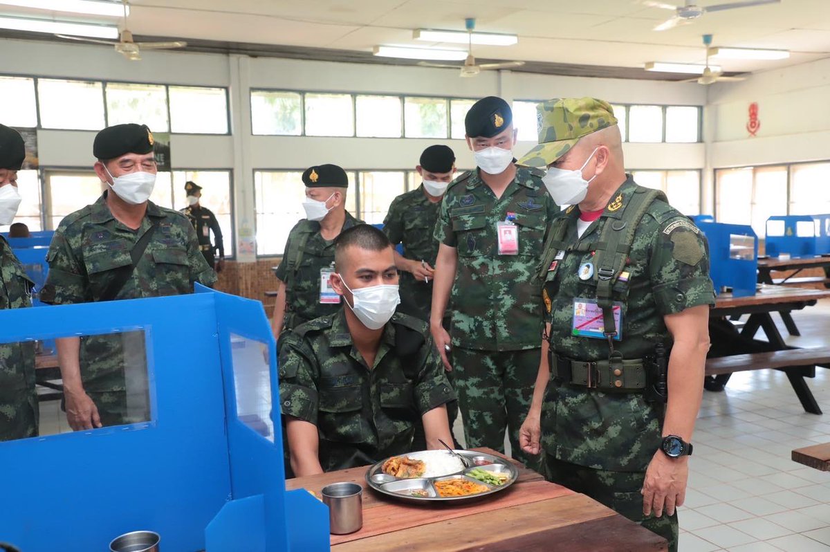 1st_Army_Area's tweet photo. "ผบ.ทบ.เยี่ยมหน่วยฝึกทหารใหม่ ตรวจชายแดนอีสานเหนือ ย้ำร่วมกันสกัดกั้นสิ่งไม่ดีไม่ให้เข้ามาทำร้ายคนไทย" 
 พลเอกณรงค์พันธ์ จิตต์แก้วแท้ ผบ.ทบ. ตรวจเยี่ยมหน่วยทหารในพื้นที่ภาคอีสาน ในพื้นที่ จ.นครพนม และ จ.มุกดาหาร

: อ่านต่อคลิก :
https://t.co/JASJOmhhde https://t.co/9WLUaXrxJs
