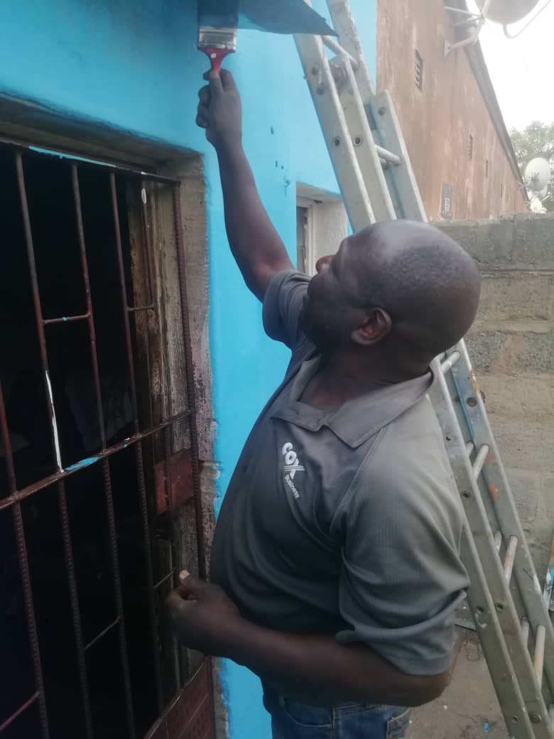 FoundationAnthu's tweet photo. Our #SmileMakokoba campaign has been putting smiles on people's faces as we work to reinvigorate our old location.
#AddictedToUbuntu #DreamingItPossibleTogether #UbuntuCannotBePostponed
#SmileMakokoba https://t.co/U0Bcxg9dzk