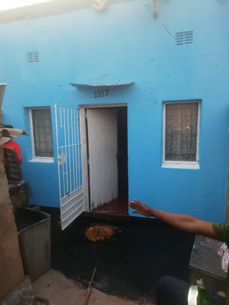 FoundationAnthu's tweet photo. The final colour is a bright blue which refreshes and brightens up the home.
Special thanks to our volunteers for the amazing effort
#AddictedToUbuntu #DreamingItPossibleTogether #UbuntuCannotBePostponed
#SmileMakokoba https://t.co/iddq3ZaiFu