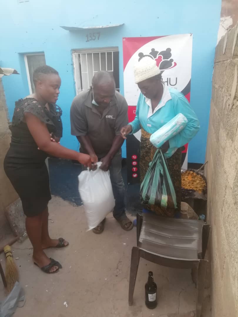 FoundationAnthu's tweet photo. The final colour is a bright blue which refreshes and brightens up the home.
Special thanks to our volunteers for the amazing effort
#AddictedToUbuntu #DreamingItPossibleTogether #UbuntuCannotBePostponed
#SmileMakokoba https://t.co/iddq3ZaiFu
