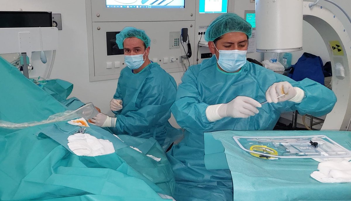 drmoyvcm's tweet photo. 1er electrodo de nervio periférico StimRouter en #HRJC, Nervio cubital a nivel de brazo x dolor neurópatico en codo y antebrazo. Mejor compañía.... IMPOSIBLE¡¡¡. #PRIM #StimRouter #hospitalreyjuancarlos https://t.co/bJX6U5MAjb