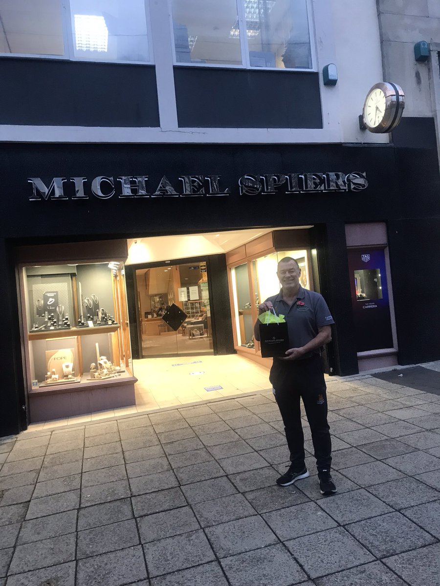 MedicsChallenge's tweet photo. Thank you @MichaelSpiers for your very generous donation of a Mount Blanc pen for tonight’s auction. To see the other #auctionitems please visit https://t.co/C3cZND1zXW https://t.co/q7kjh9HiA6