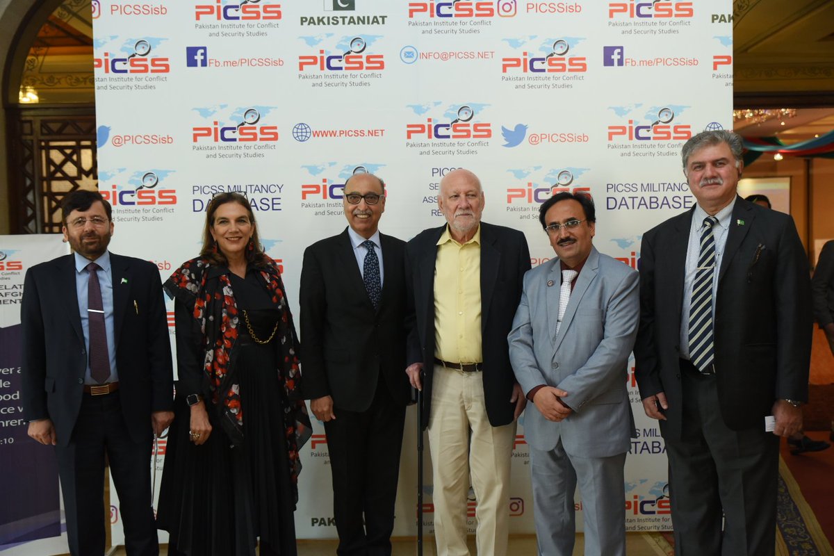 PICSSIsb's tweet image. The @EUPakistan ambassador @AKaminara and speakers of the first session join the president, chairman and MD of PICSS for a group photo #pakafghanrelations #afpakrelations #PICSS #PICCS4PEACE @AbdullahKhan333 @abasitpak1 @SaadKhtk @GulDadGul