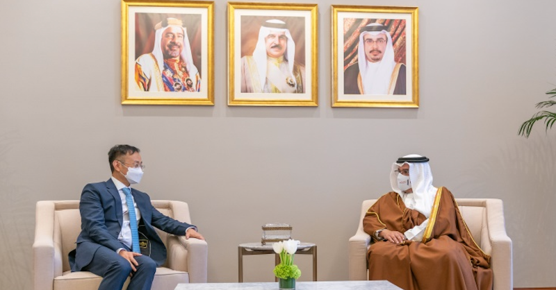 Huawei's tweet photo. Royal Highness Prince Salman bin Hamad Al Khalifa, the Crown Prince &amp; PM, meets President of #Huawei Middle East &amp; Africa and Member of the Supervisory Board @Huawei_StevenYi to discuss the company’s continued support of Bahrain’s ICT sector. #HuaweiFacts